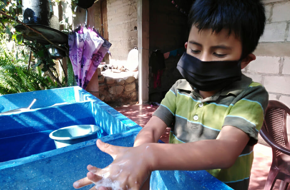 Guatemala_hand-washing_Fredy Gabriel López_photo by Nery Sosa 1